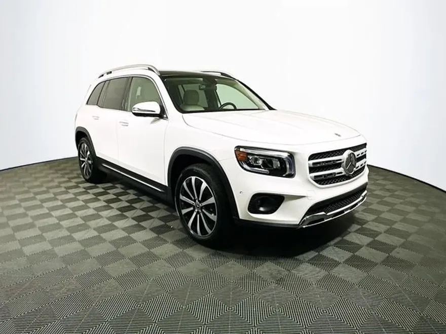 2023 Mercedes Benz GLB 250 photo 1
