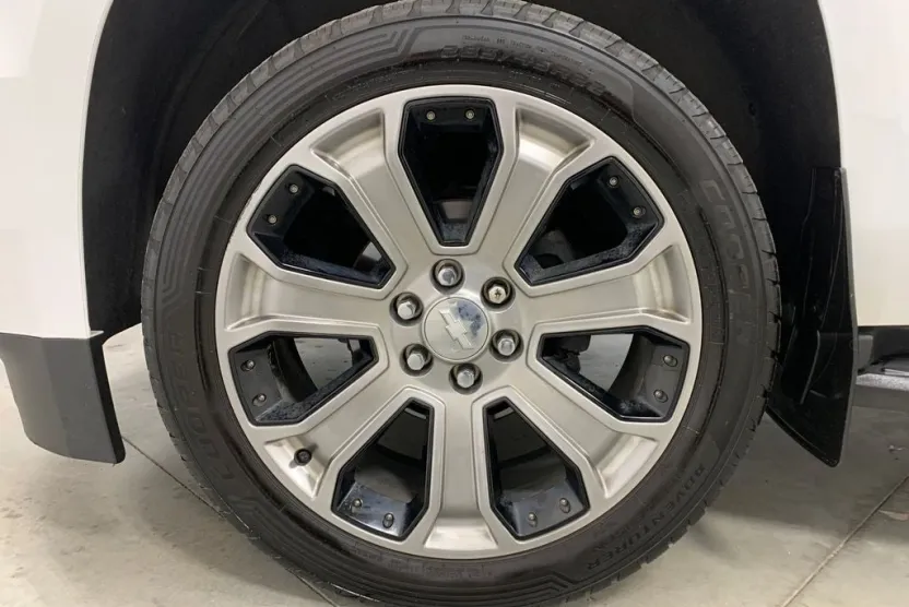 2019 Chevrolet Tahoe LT photo 1