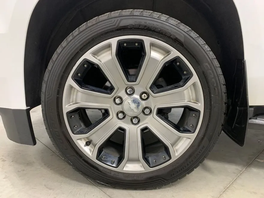 2019 Chevrolet Tahoe LT photo 1