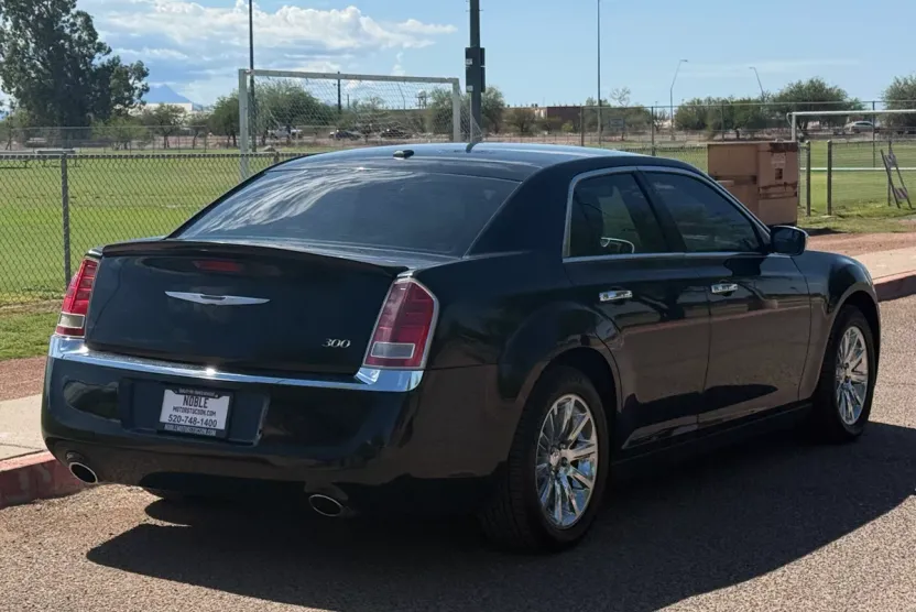 2012 Chrysler 300 Limited photo 1