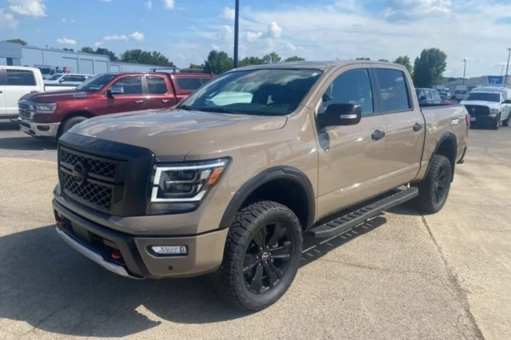 2024 Nissan Titan PRO-4X photo 1