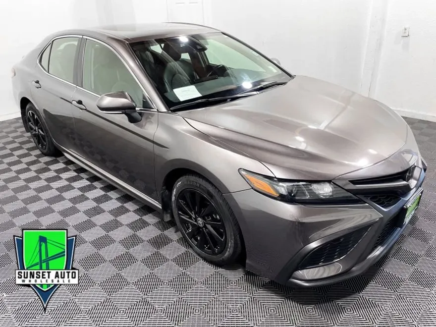 2022 Toyota Camry SE photo 1