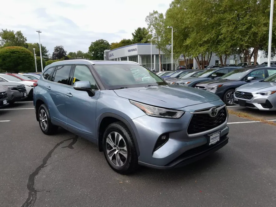 2022 Toyota Highlander XLE photo 1