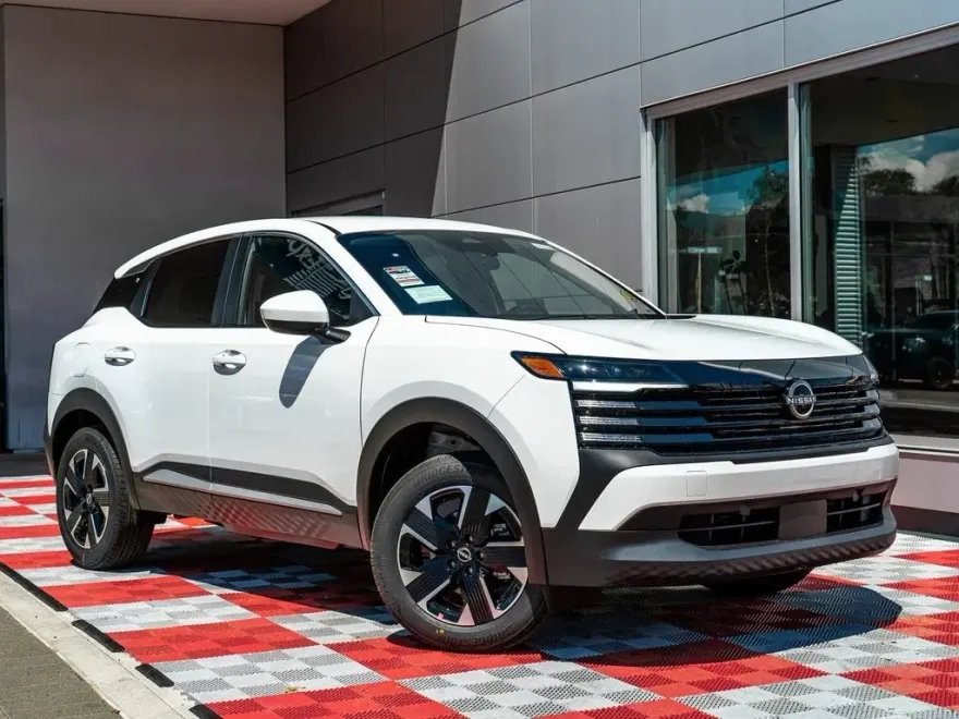 2025 Nissan Kicks SV photo 1