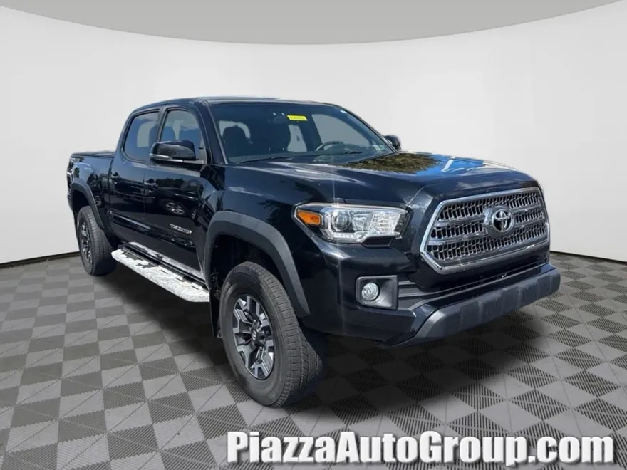 2017 Toyota Tacoma TRD photo 1