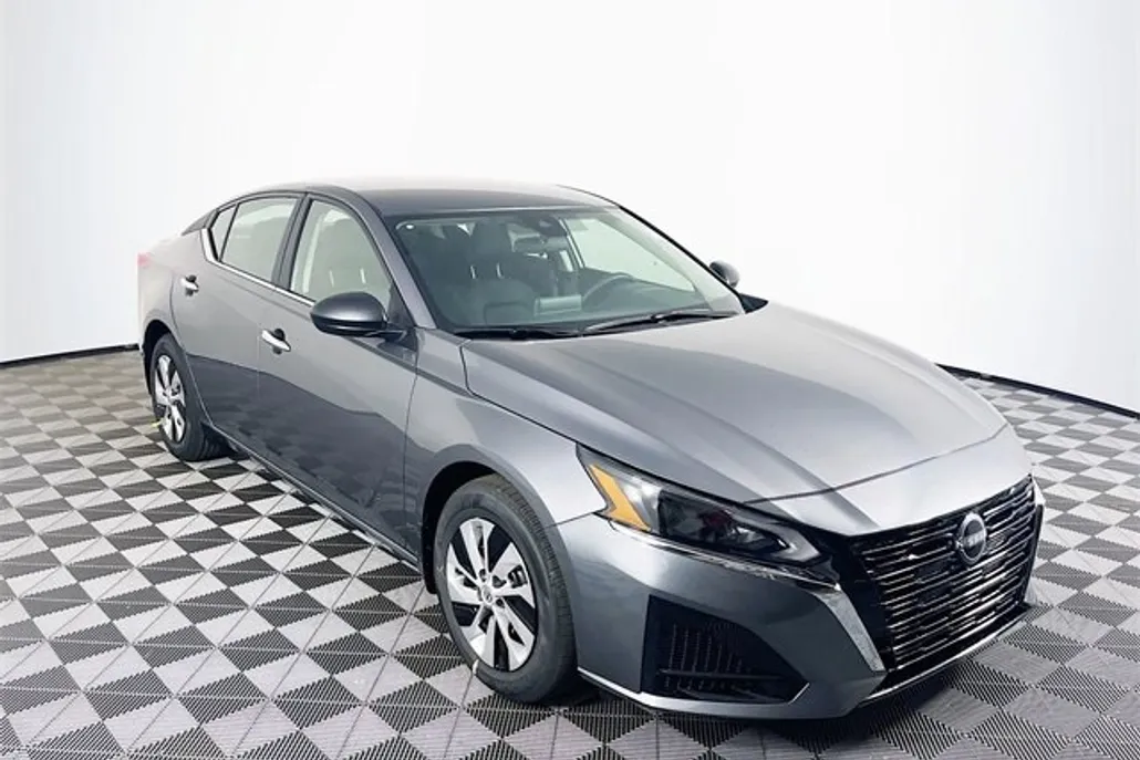 2025 Nissan Altima S photo 1