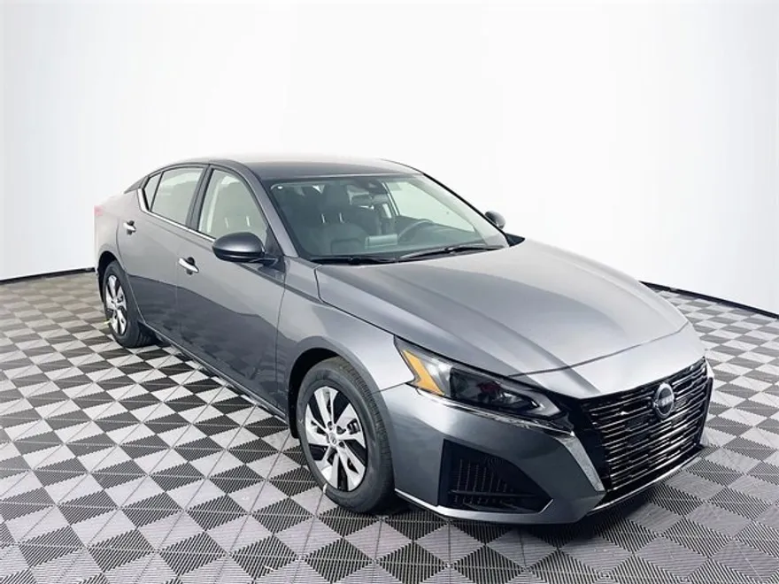 2025 Nissan Altima S photo 1