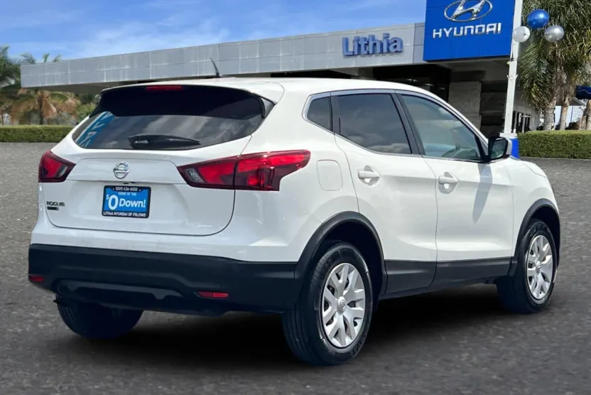 2019 Nissan Rogue Sport S photo 1