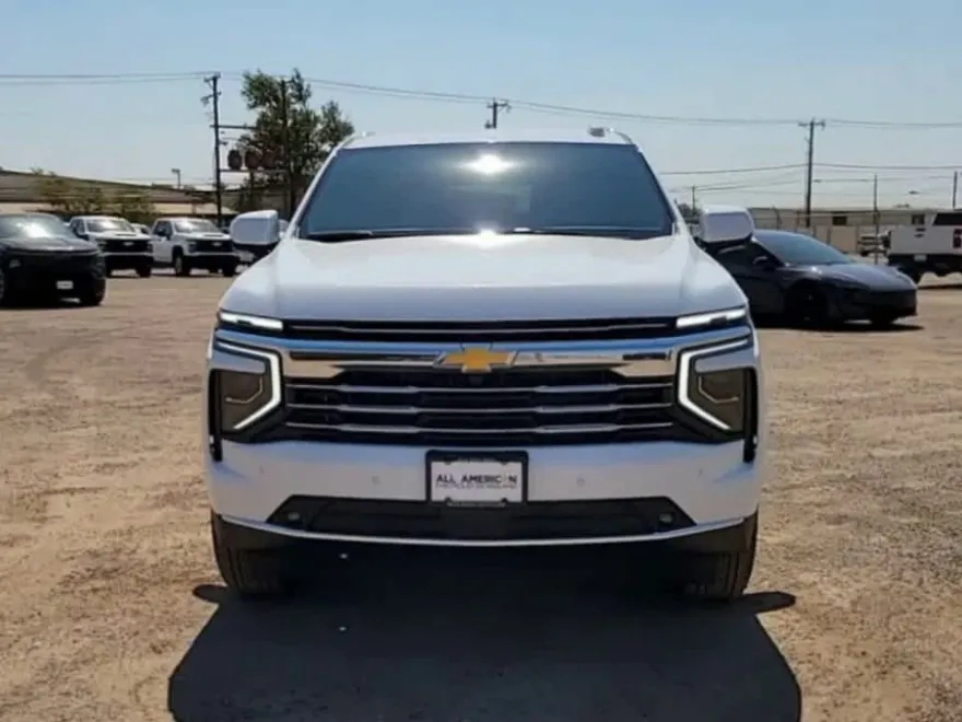 2025 Chevrolet Suburban LT photo 1