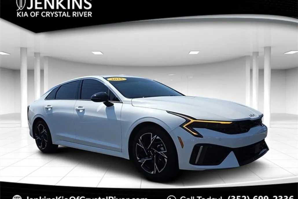 2025 Kia K5 GT-Line photo 1