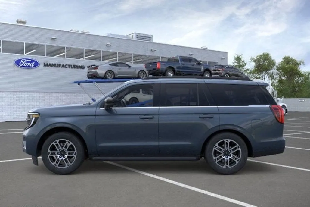 2025 Ford Expedition photo 1