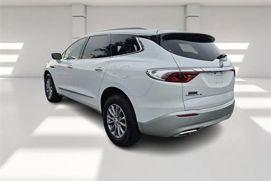 2023 Buick Enclave Essence photo 1