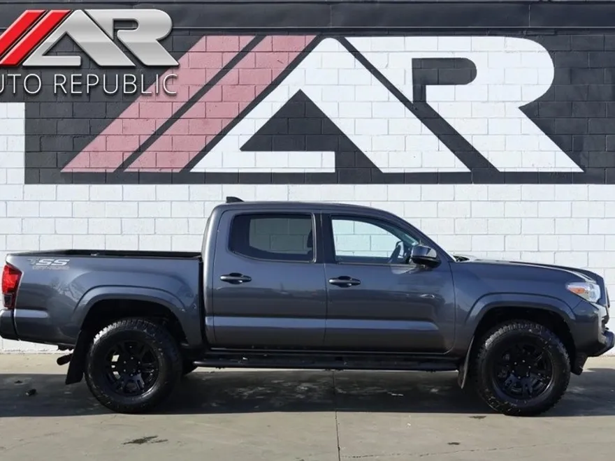 2021 Toyota Tacoma SR photo 1