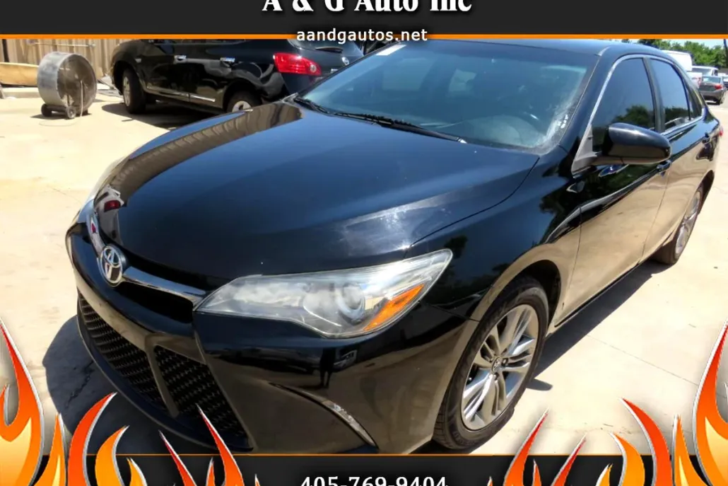 2016 Toyota Camry SE photo 1