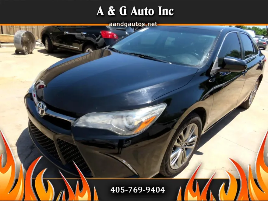 2016 Toyota Camry SE photo 1