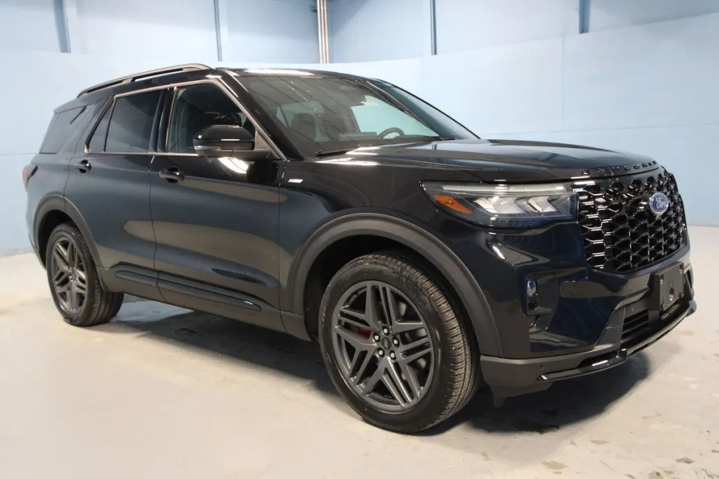 2025 Ford Explorer ST-Line photo 1