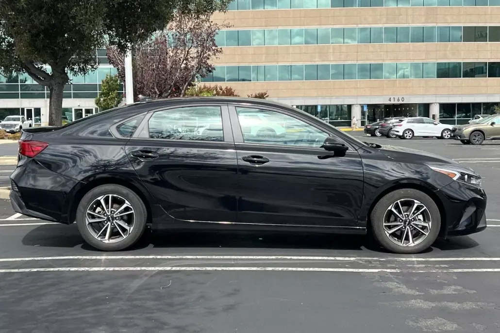2023 Kia Forte LXS photo 1