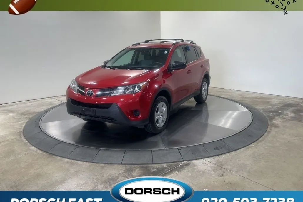2015 Toyota RAV4 LE photo 1