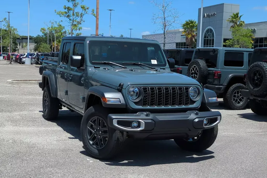 2025 Jeep Gladiator Sport S photo 1