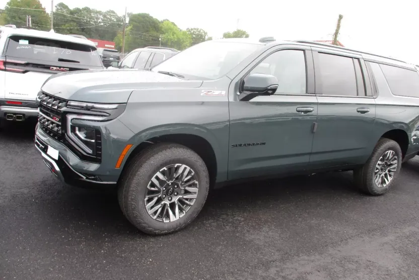2026 Chevrolet Suburban Z71 photo 1