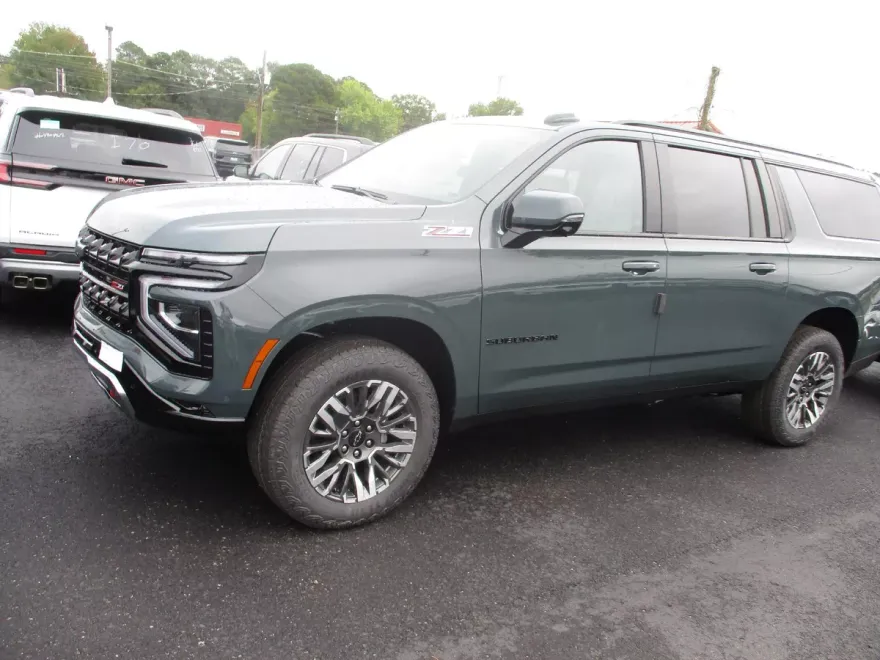 2026 Chevrolet Suburban Z71 photo 1