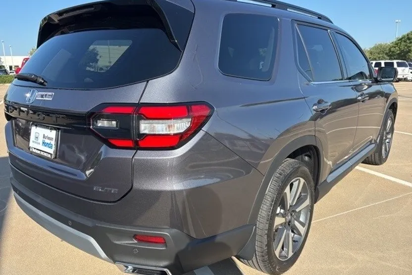 2025 Honda Pilot Elite photo 1