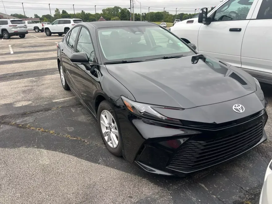 2025 Toyota Camry LE photo 1
