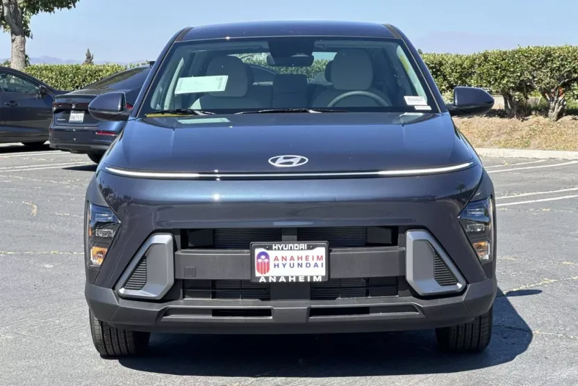 2025 Hyundai Kona SE photo 1