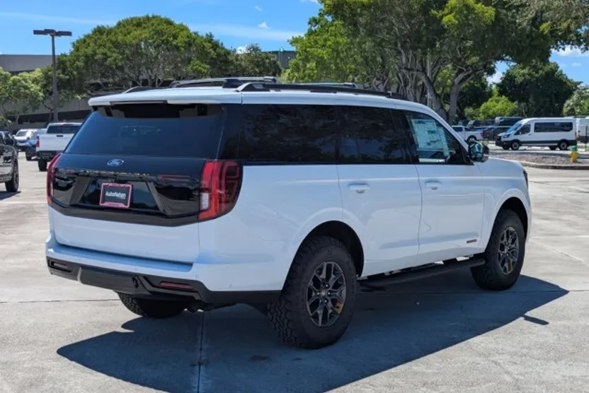 2025 Ford Expedition photo 1