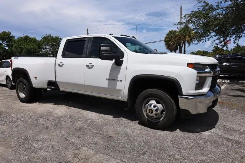 2023 Chevrolet Silverado 3500HD LT photo 1