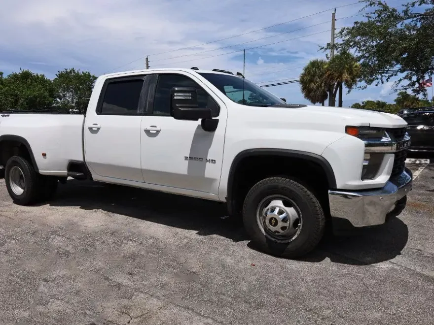 2023 Chevrolet Silverado 3500HD LT photo 1