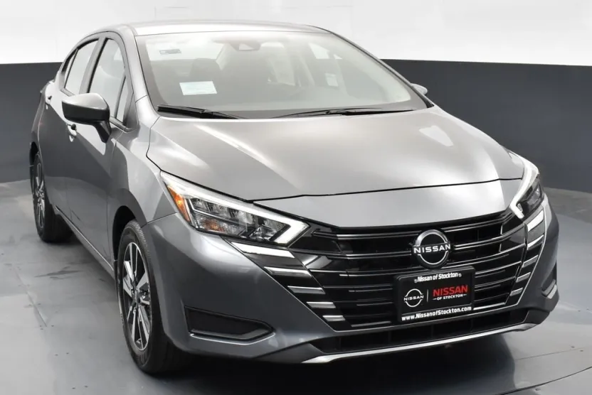2025 Nissan Versa 1.6 SV photo 1