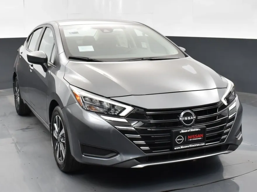 2025 Nissan Versa 1.6 SV photo 1