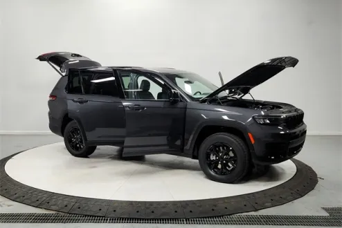 2025 Jeep Grand Cherokee Altitude X photo 2