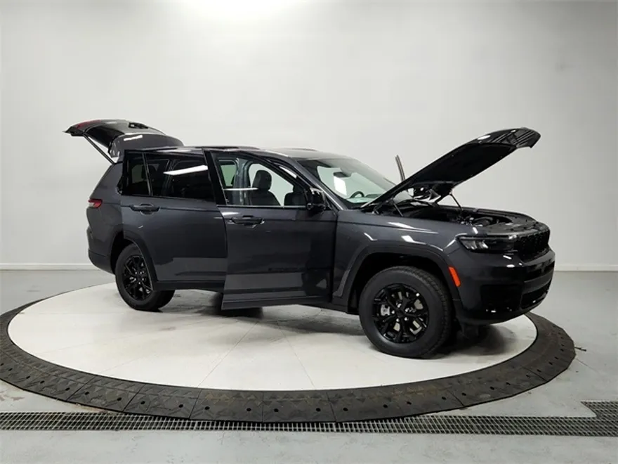 2025 Jeep Grand Cherokee Altitude X photo 2