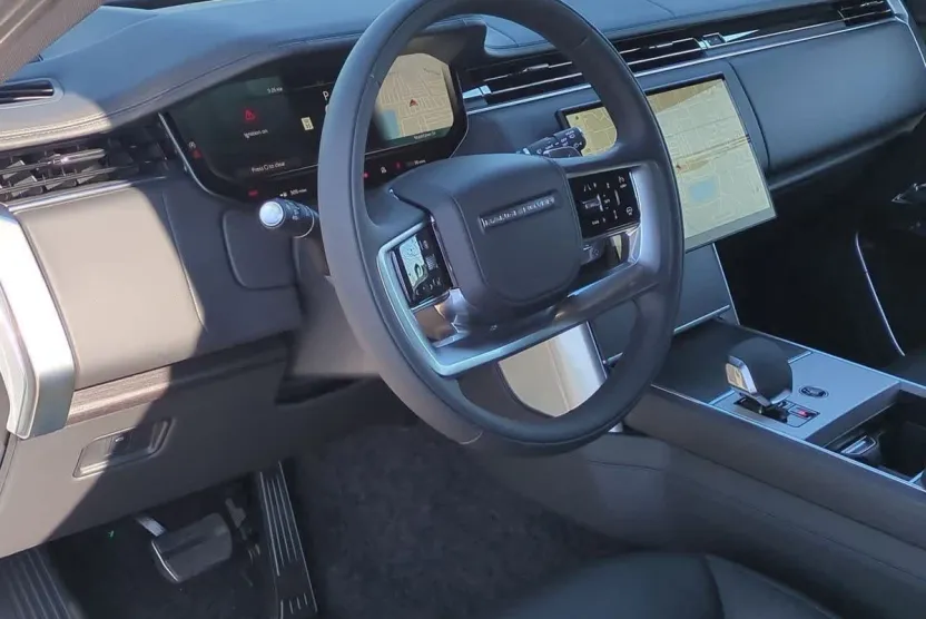 2025 Land Rover Range Rover SE photo 1
