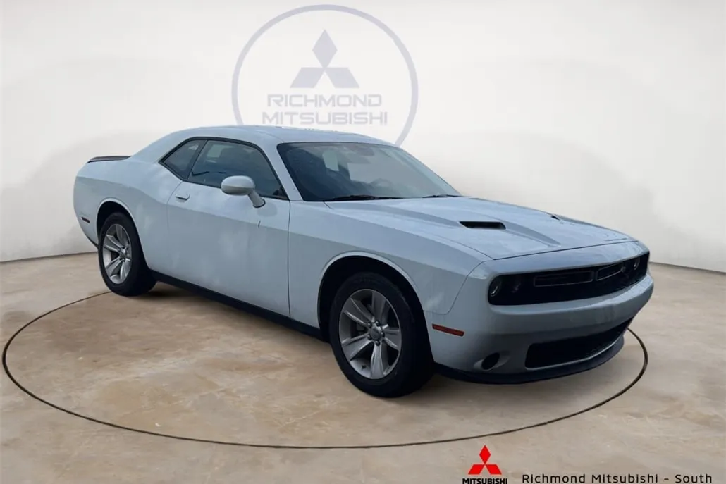 2023 Dodge Challenger SXT photo 1
