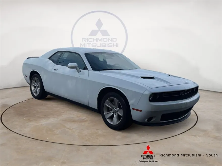 2023 Dodge Challenger SXT photo 1