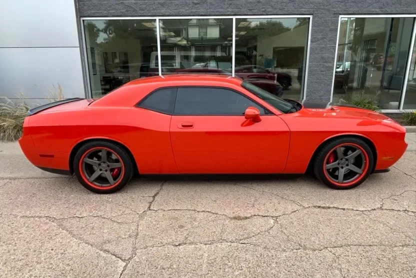 2009 Dodge Challenger SRT8 photo 1