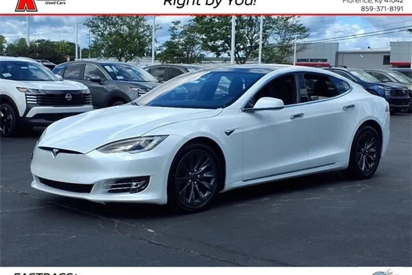 2017 Tesla Model S photo 1