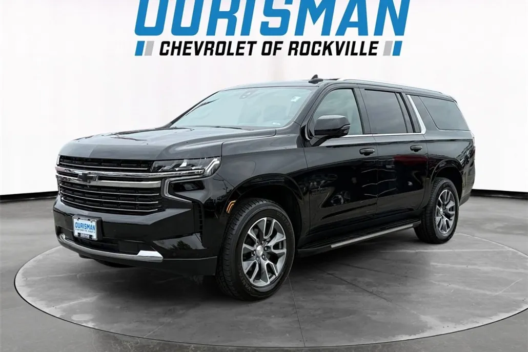 2022 Chevrolet Suburban LT photo 1