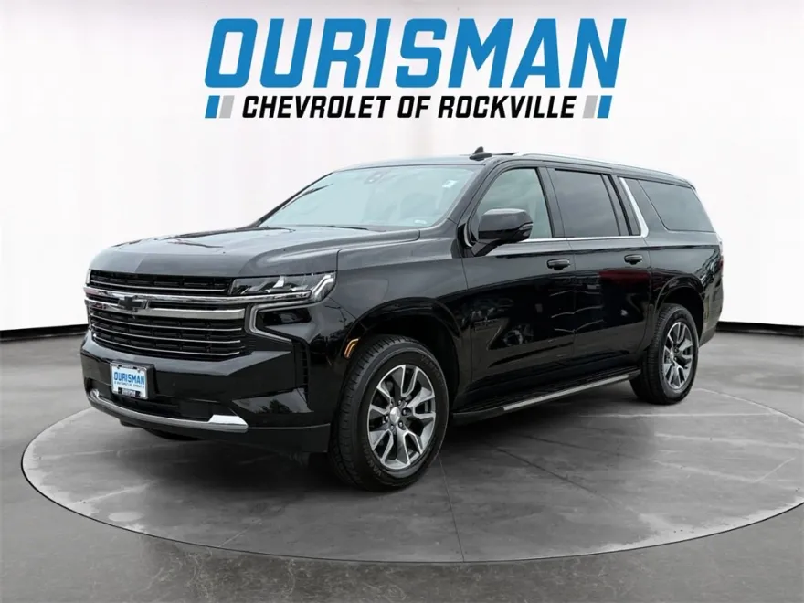 2022 Chevrolet Suburban LT photo 1