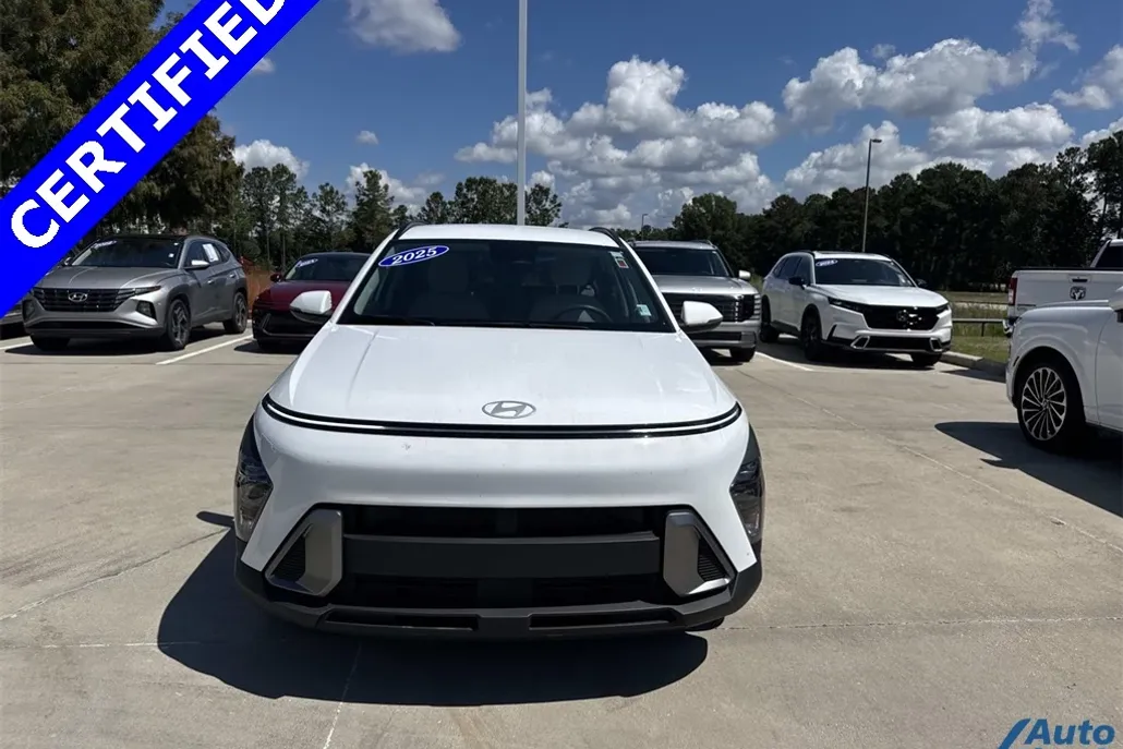 2025 Hyundai Kona SEL photo 1
