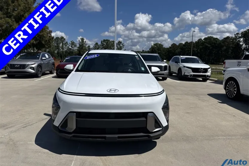 2025 Hyundai Kona SEL photo 1