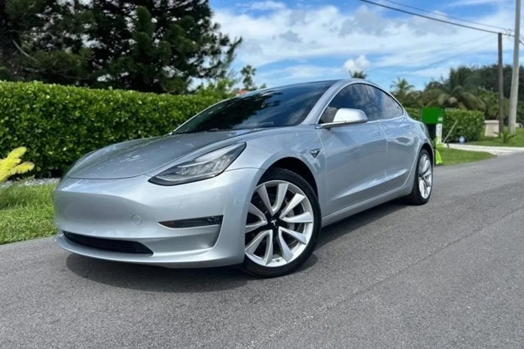 2018 Tesla Model 3 Long Range photo 1