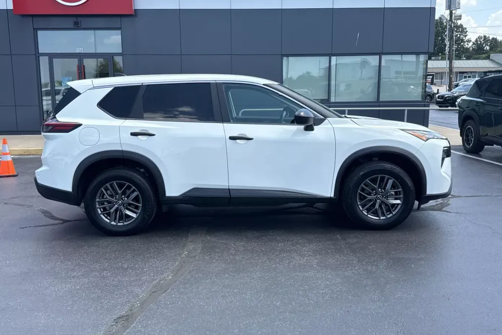 2024 Nissan Rogue S photo 1