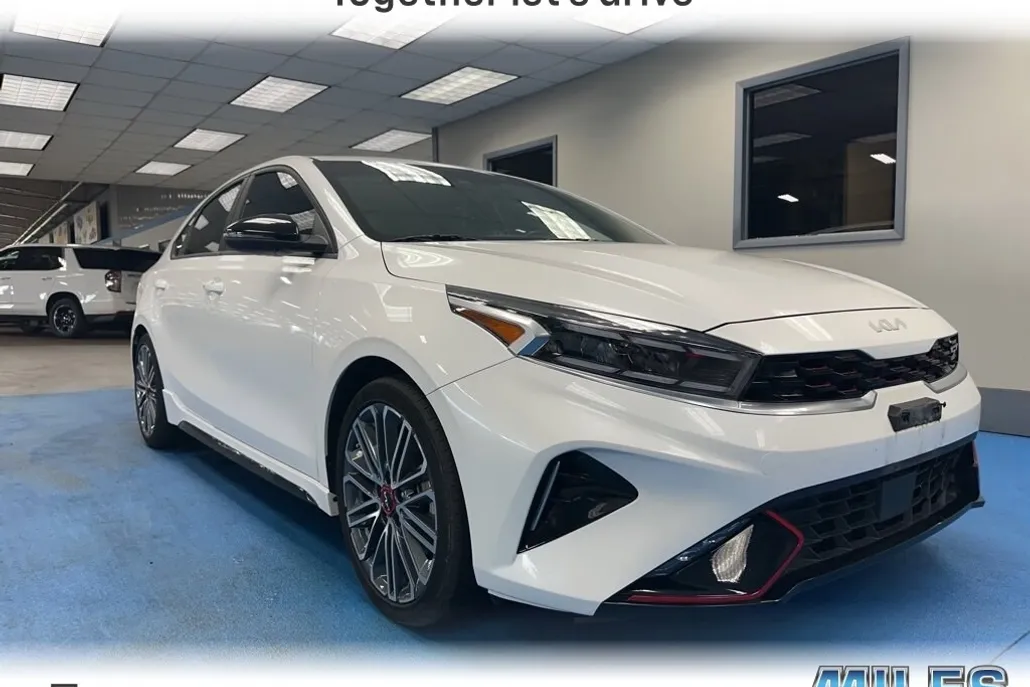 2023 Kia Forte GT photo 1