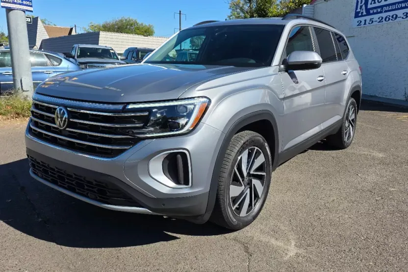 2025 Volkswagen Atlas SE Technology photo 1