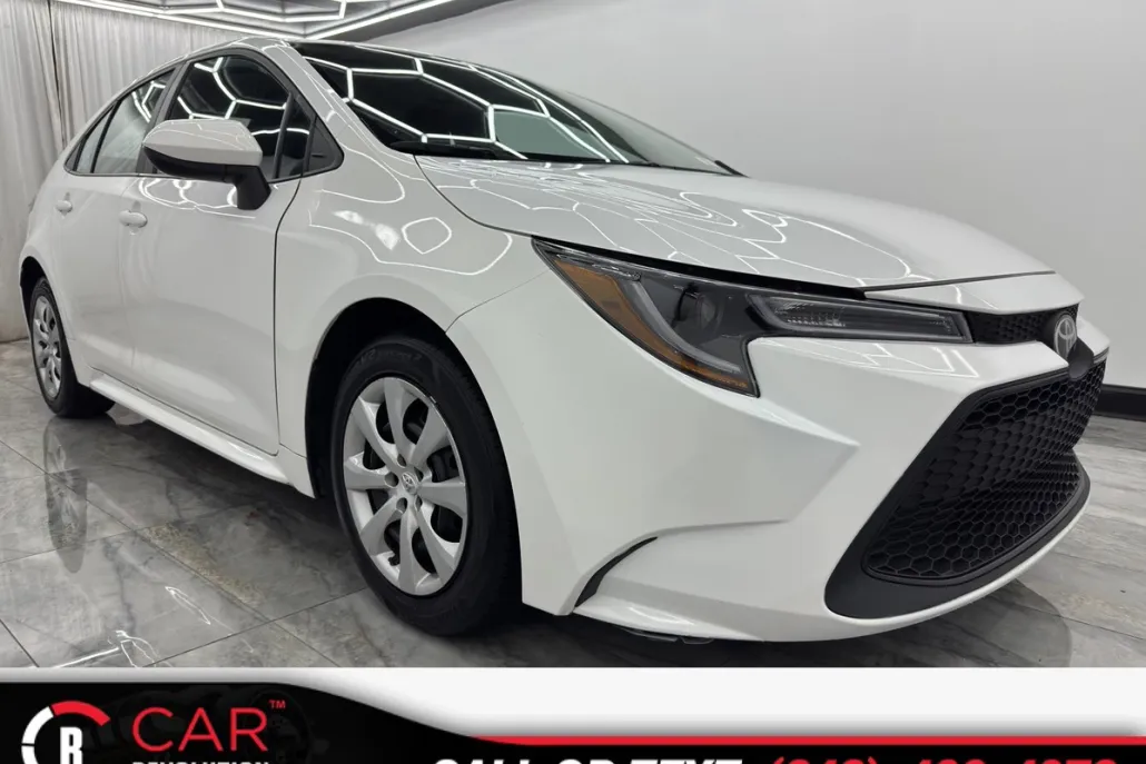 2022 Toyota Corolla LE photo 1