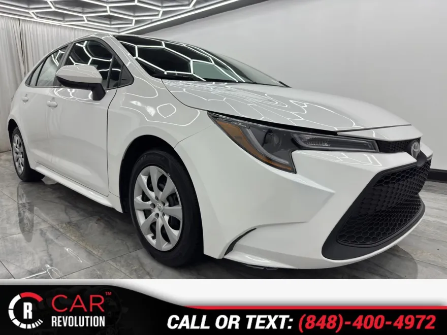2022 Toyota Corolla LE photo 1